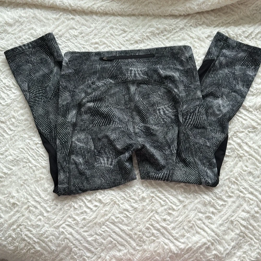 Lululemon | Size 6 | Run Off Route Mid- Rise Crop 21” Velocity Mesh Leggings
